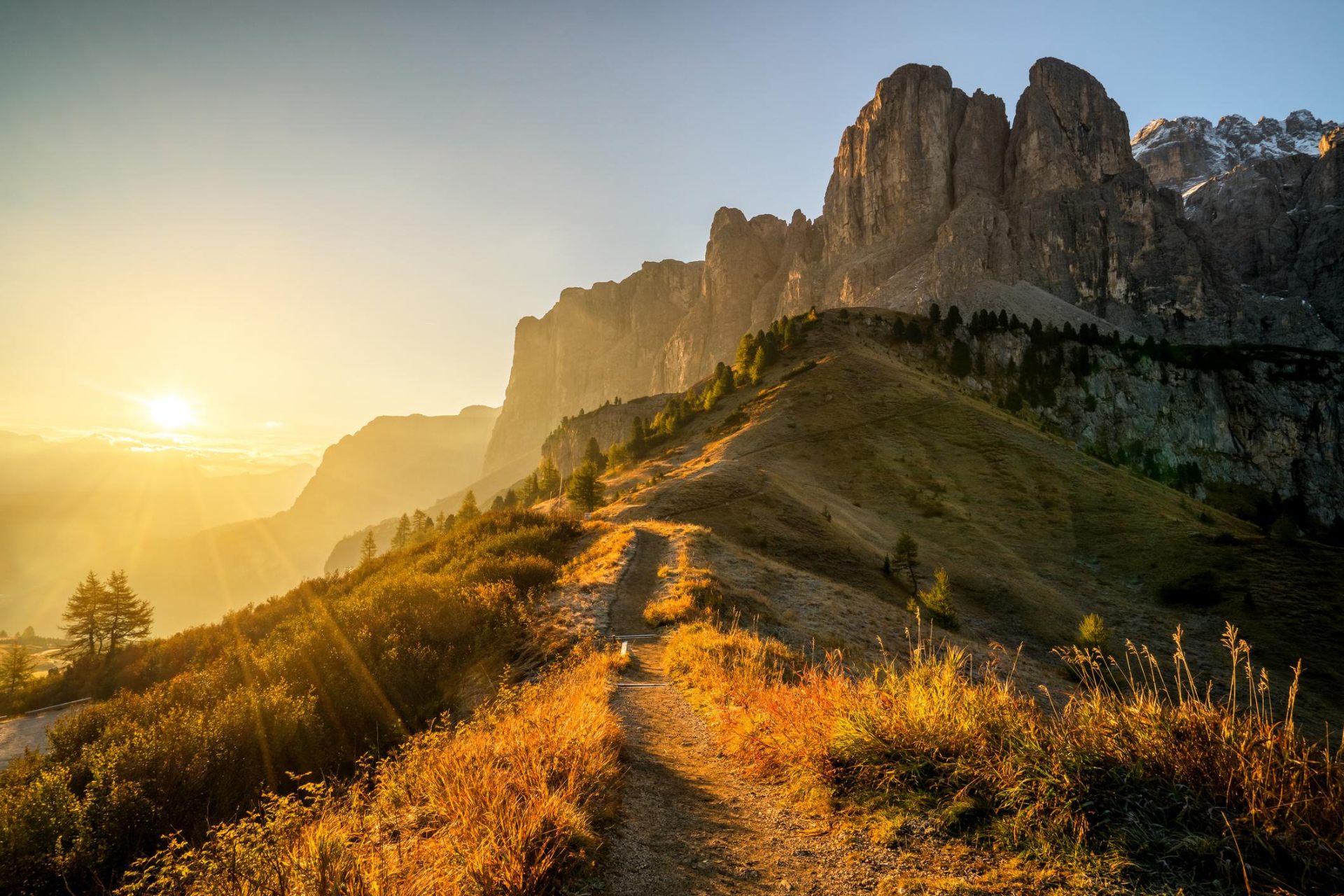 Sunrise trail, Dolomites