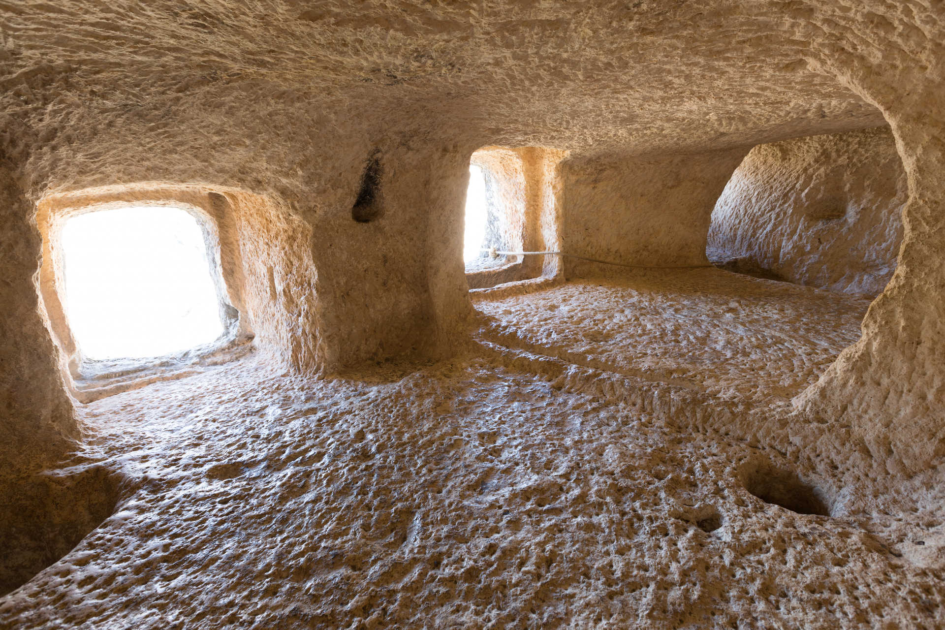 Cámaras rupestres talladas en piedra